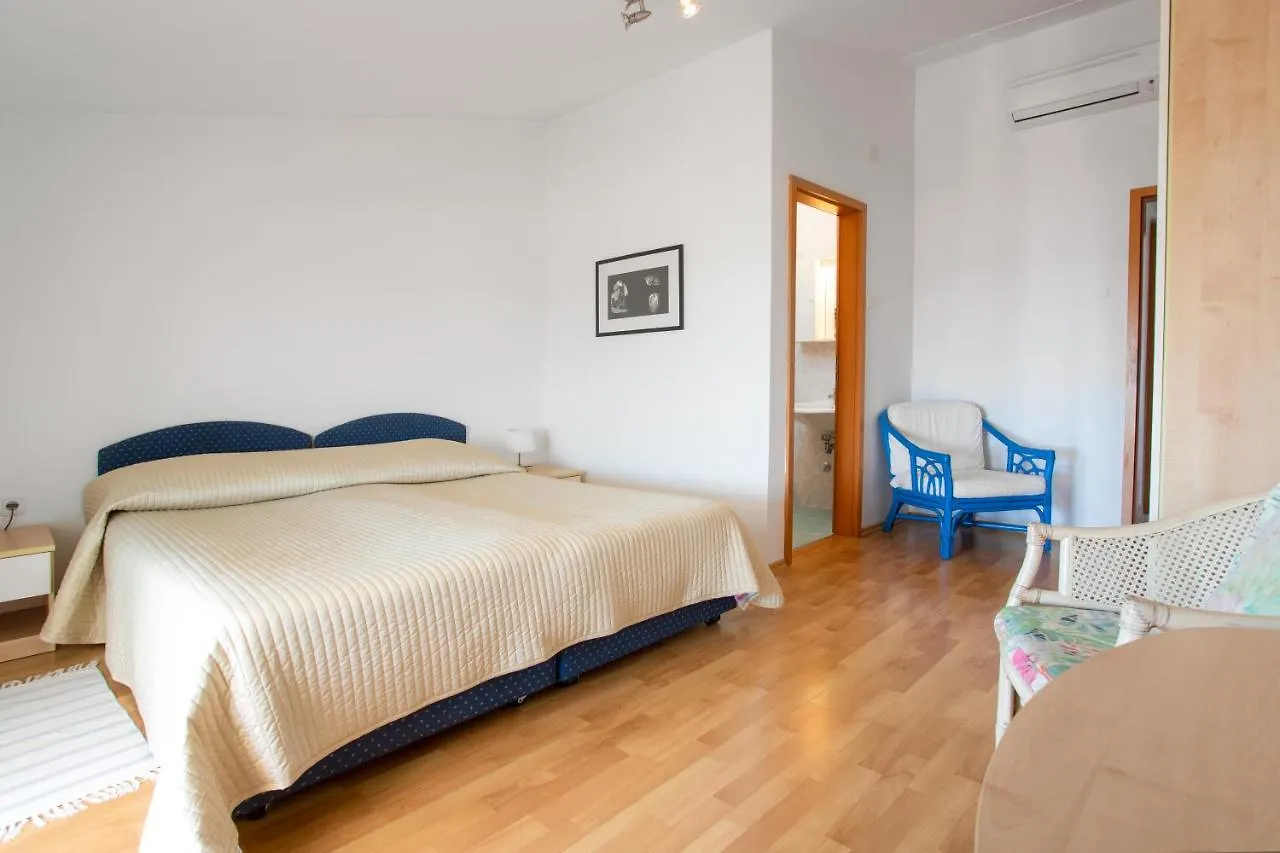 Zimmer F3 Apartment Pula Croatia