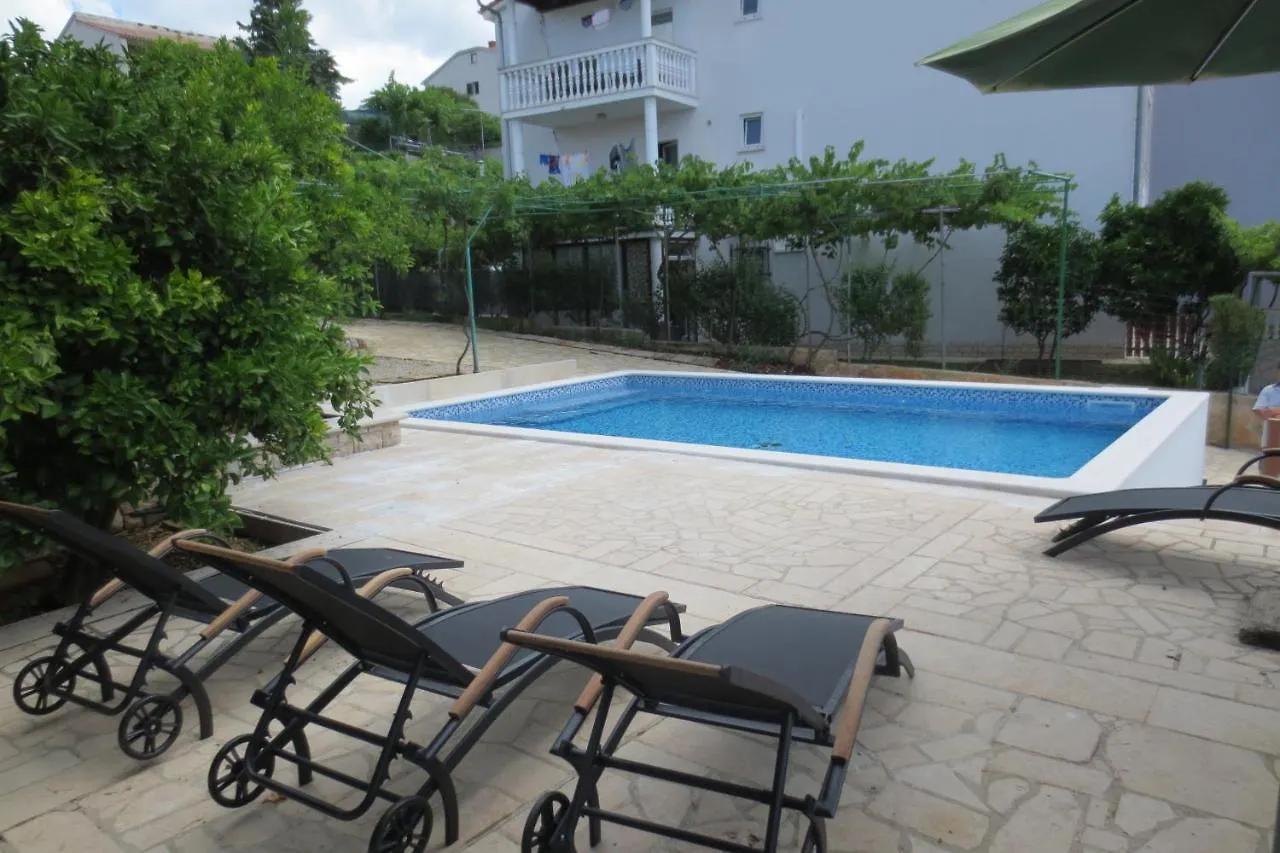 Zimmer F3 Apartment Pula 0*,  Croatia